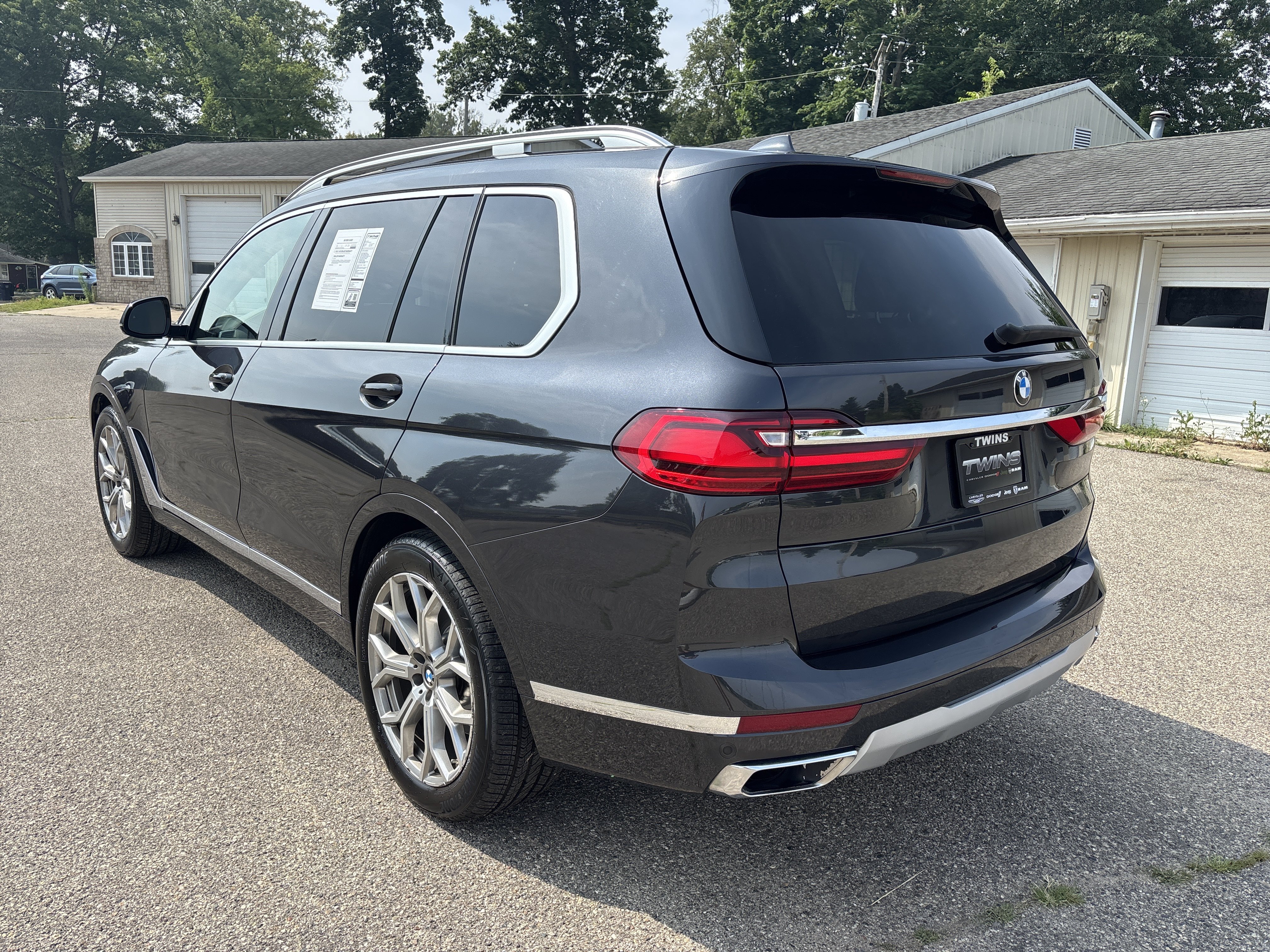 Used 2022 BMW X7 xDrive40i w/ Premium Package AWD/4WD image 6