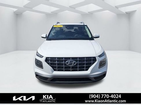Used 2025 Hyundai Venue SEL image 8
