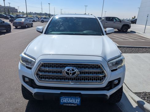 Used 2017 Toyota Tacoma TRD Off-Road AWD/4WD image 6