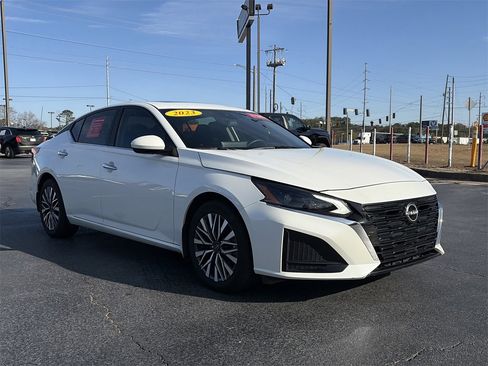 Certified 2023 Nissan Altima 2.5 SV w/ SV Premium Package image 7