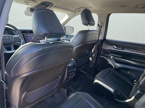 Used 2022 Jeep Grand Cherokee L Limited w/ Black Appearance Package image 18