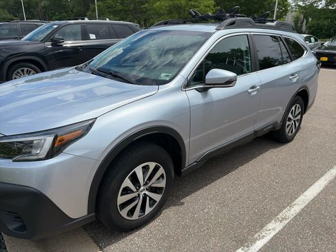 Used 2020 Subaru Outback Premium AWD/4WD image 3