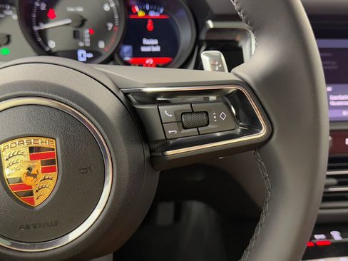 Certified 2026 Porsche Macan AWD/4WD image 18