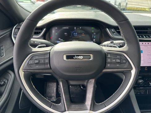 Used 2025 Jeep Grand Cherokee Limited 4xe w/ MOPAR Finishing Package AWD/4WD image 23