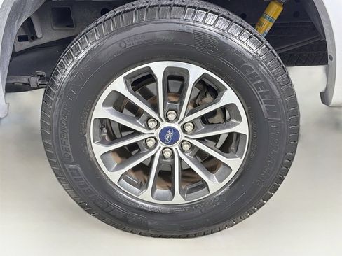 Used 2018 Ford F150 XLT w/ Equipment Group 302A Luxury AWD/4WD image 32