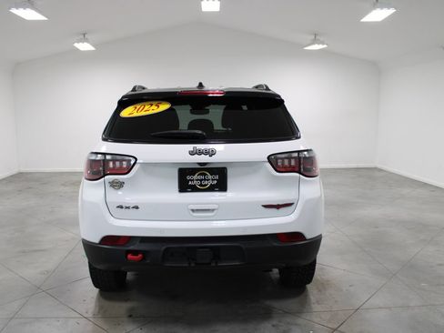 Used 2025 Jeep Compass Trailhawk w/ Trailer Tow Group AWD/4WD image 8