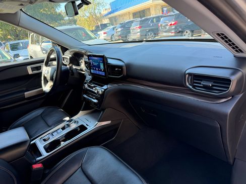 Used 2024 Ford Explorer Limited image 29