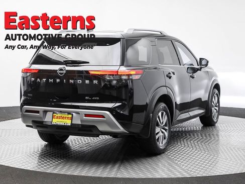 Used 2022 Nissan Pathfinder SL image 5