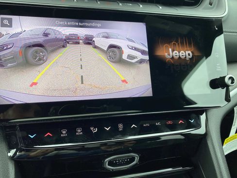 New 2026 Jeep Grand Cherokee Altitude image 12