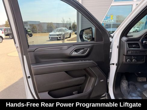 Used 2022 Chevrolet Tahoe RST w/ Luxury Package AWD/4WD image 12