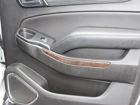 Used 2019 Chevrolet Suburban LT image 33