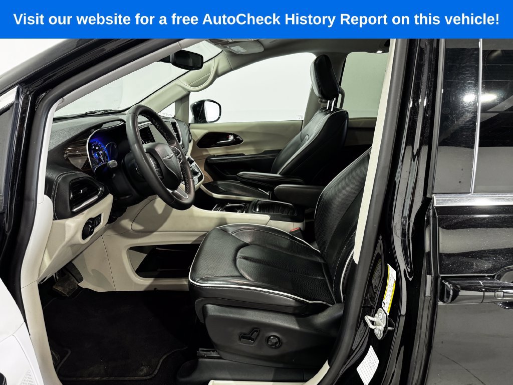 Used 2024 Chrysler Pacifica Limited FWD image 15