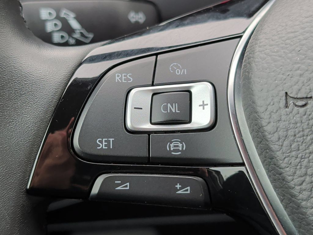 Used 2020 Volkswagen Tiguan SE AWD/4WD image 12