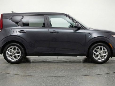 Used 2025 Kia Soul LX w/ LX Technology Package image 11