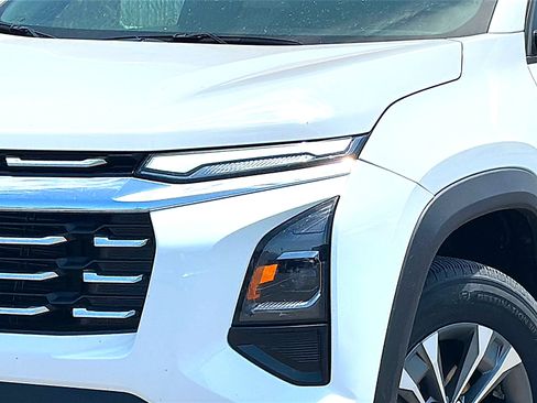 Used 2026 Chevrolet Equinox LT FWD image 4