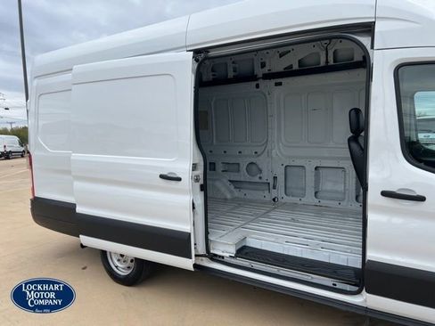 Used 2023 Ford Transit 250 148 High Roof Extended image 18