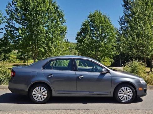 Used 2010 Volkswagen Jetta S image 9