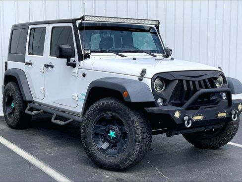 Used 2017 Jeep Wrangler Unlimited Sport w/ Connectivity Group AWD/4WD image 2