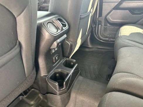 Used 2018 Jeep Wrangler Unlimited Sahara AWD/4WD image 18