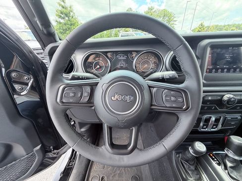 Used 2023 Jeep Wrangler Sport AWD/4WD image 13