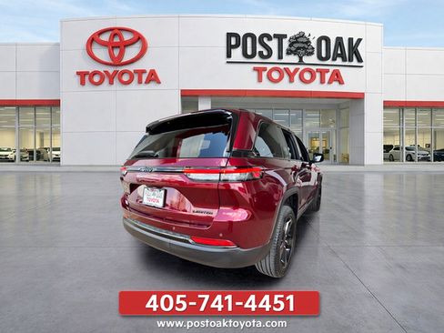Used 2025 Jeep Grand Cherokee Limited w/ Black Appearance Package AWD/4WD image 11