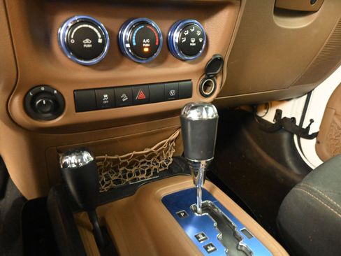 Used 2016 Jeep Wrangler Unlimited Sahara w/ Connectivity Group image 14