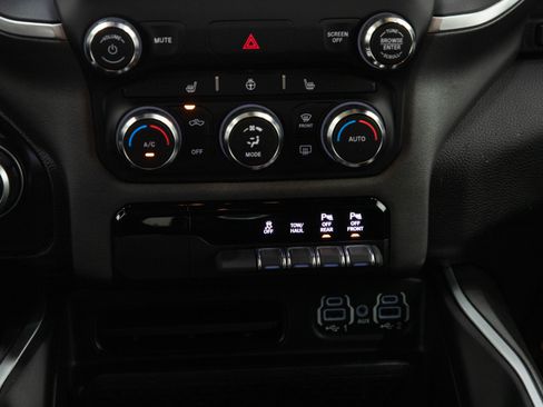 Used 2022 RAM 1500 Big Horn AWD/4WD image 19