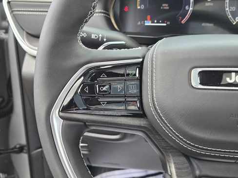 New 2025 Jeep Grand Cherokee Overland AWD/4WD image 13