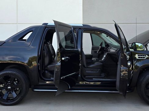 Used 2010 Cadillac Escalade EXT Luxury AWD/4WD image 15