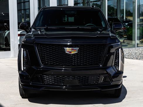 Used 2025 Cadillac Escalade ESV V image 13
