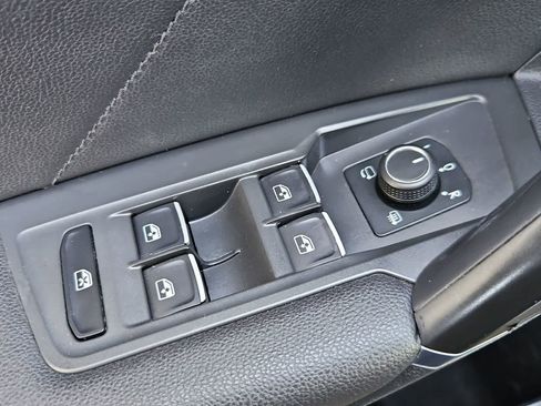 Used 2018 Volkswagen Tiguan SEL Premium AWD/4WD image 17