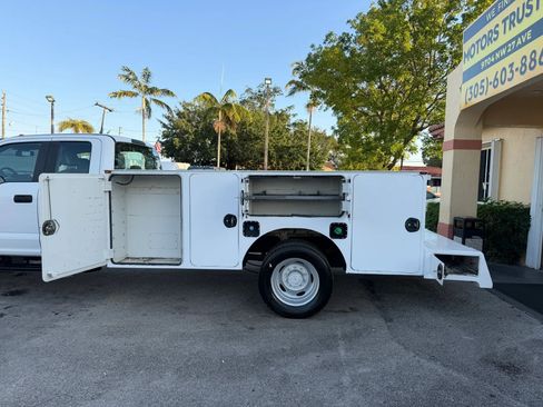 Used 2017 Ford F550 4x4 SuperCab Super Duty image 4