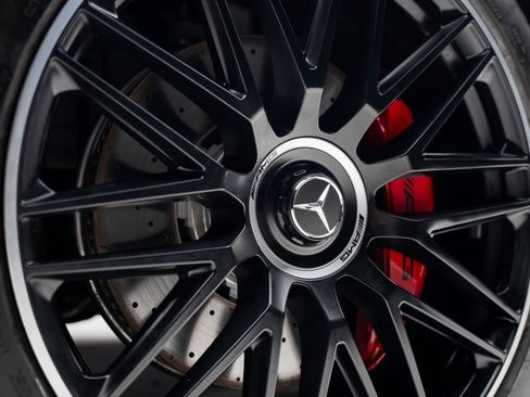 Used 2025 Mercedes-Benz GLS 63 AMG 4MATIC image 24