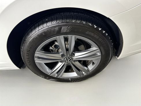 Used 2024 Volkswagen Jetta SE image 11