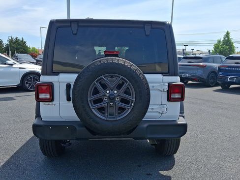 Used 2025 Jeep Wrangler Unlimited Sport AWD/4WD image 4