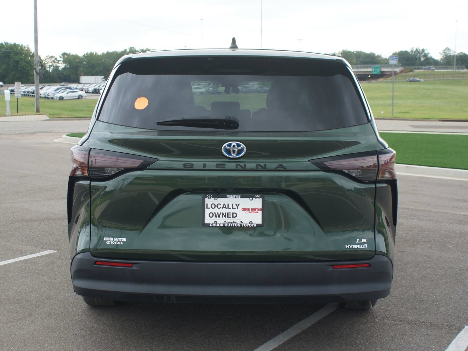 Used 2024 Toyota Sienna LE FWD image 3