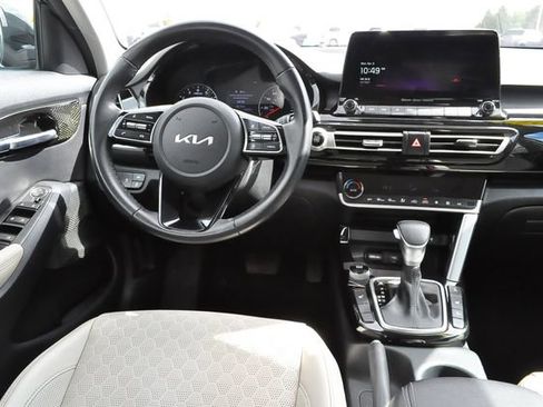 Used 2023 Kia Seltos EX AWD/4WD image 18