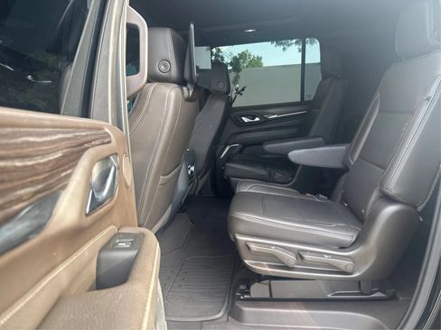 Used 2021 GMC Yukon XL Denali w/ Denali Premium Package AWD/4WD image 10