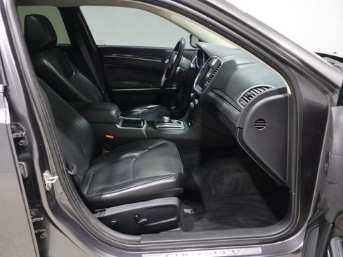 Used 2016 Chrysler 300 C AWD/4WD image 22