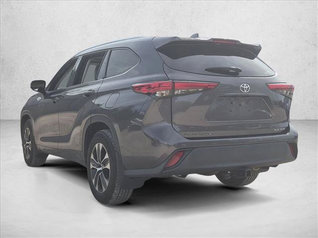 Used 2021 Toyota Highlander XLE AWD/4WD image 7