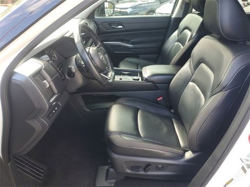Used 2023 Nissan Pathfinder SL w/ Lighting Package (N92) image 20