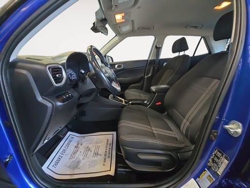 Used 2021 Hyundai Venue SEL FWD image 11