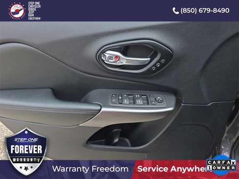 Used 2022 Jeep Cherokee Limited image 18