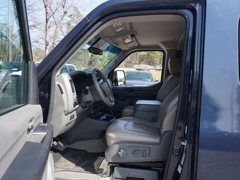 Used 2019 Nissan NV 3500 SL image 2