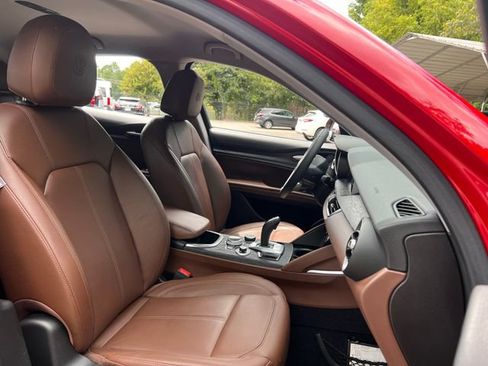 Used 2020 Alfa Romeo Stelvio RWD image 29