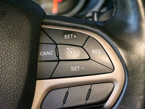 Used 2016 Jeep Cherokee Limited w/ Luxury Group AWD/4WD image 22