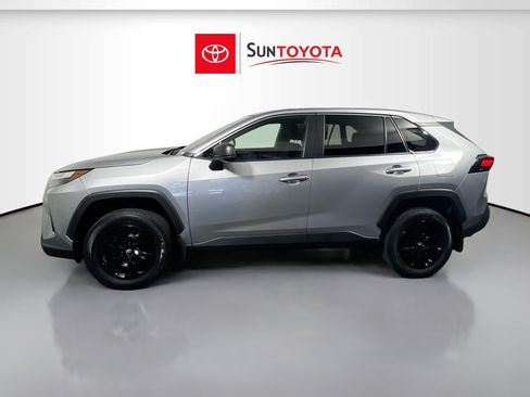 Used 2024 Toyota RAV4 LE FWD image 7