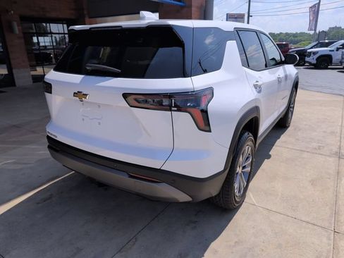 Used 2026 Chevrolet Equinox LT FWD image 8
