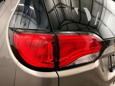 Used 2017 Chrysler Pacifica LX FWD image 29