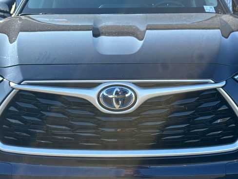 Used 2022 Toyota Highlander LE image 8
